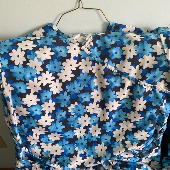 Scrub tops - Picture 10 of 14